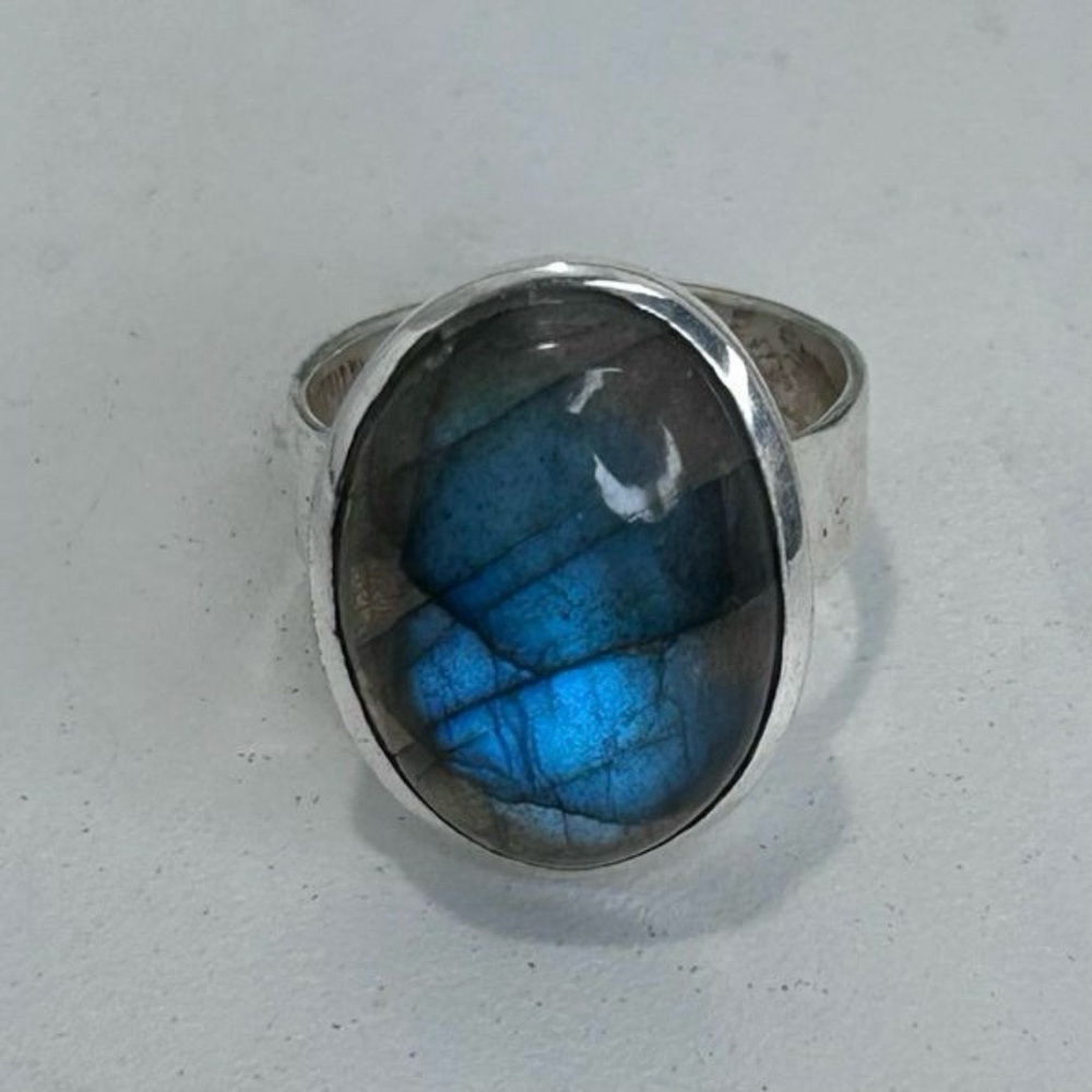 Sterling Silver Labradorite
Ring Womens Size 5 3/4
Blue Oval Gemstone Bezel Set - Picture 3 of 8